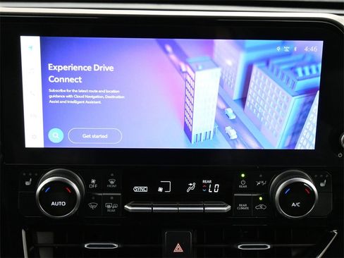 Used 2023 Toyota Highlander XLE image 9