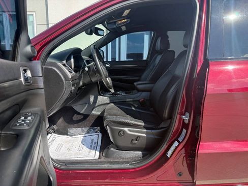 Used 2017 Jeep Grand Cherokee Altitude AWD/4WD image 9
