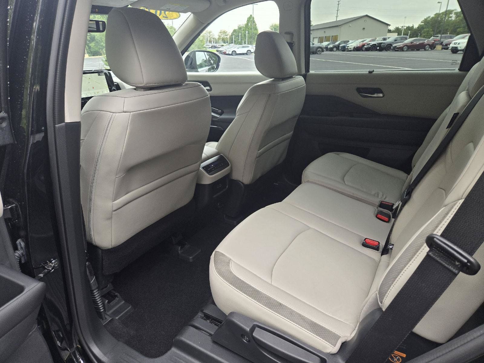 Used 2025 Nissan Pathfinder SL AWD/4WD image 25