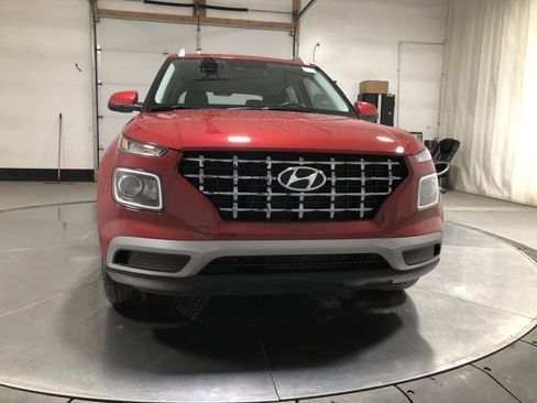 Used 2023 Hyundai Venue SEL image 2