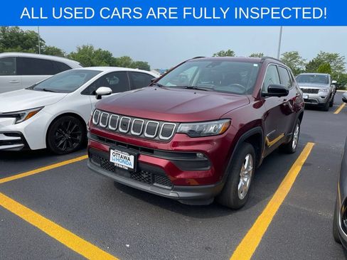 Used 2022 Jeep Compass Latitude w/ Convenience Group AWD/4WD image 2