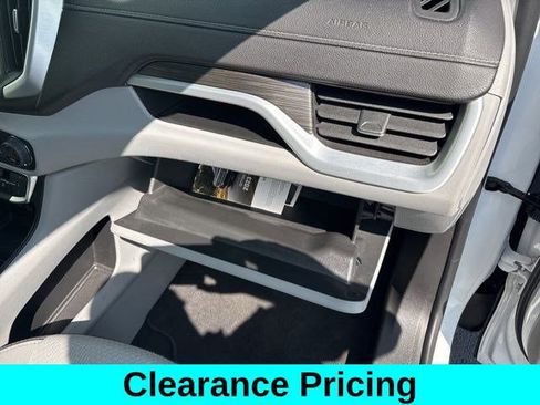 Used 2023 GMC Terrain SLE w/ Driver Convenience Package AWD/4WD image 42