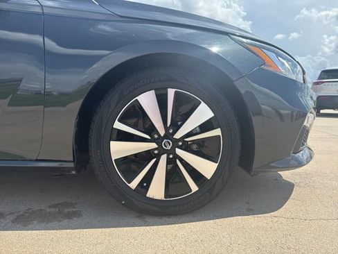 Used 2022 Nissan Altima 2.5 SV FWD image 14