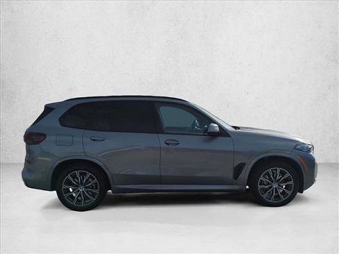 Certified 2026 BMW X5 xDrive40i w/ M Sport Package AWD/4WD image 4