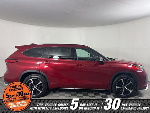 Used 2021 Toyota Highlander XSE AWD/4WD image 3
