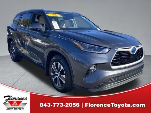 Used 2021 Toyota Highlander XLE image 1