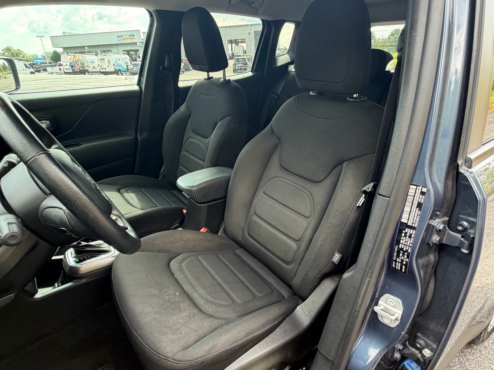 Used 2022 Jeep Renegade Latitude w/ Convenience Group AWD/4WD image 25