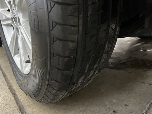 Used 2012 Toyota Highlander SE w/ Tow Pkg image 11