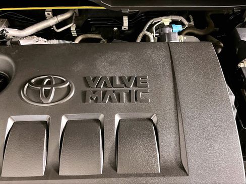Used 2020 Toyota C-HR LE FWD image 31