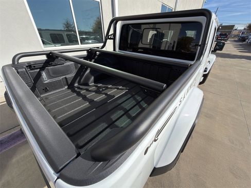 New 2025 Jeep Gladiator Sport image 9