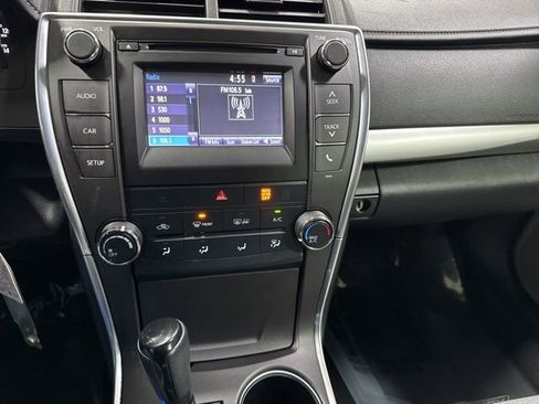 Used 2017 Toyota Camry SE image 17