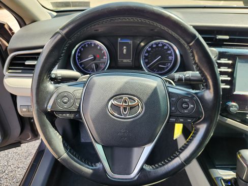Used 2019 Toyota Camry SE FWD image 9