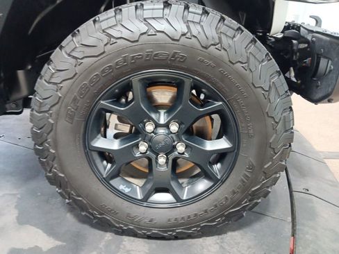 Used 2019 Jeep Wrangler Unlimited Sahara w/ Quick Order Package 24M Moab AWD/4WD image 32