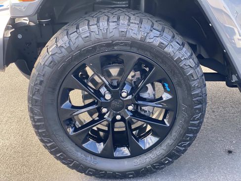 Used 2023 Jeep Wrangler Sahara w/ Cold Weather Group image 12