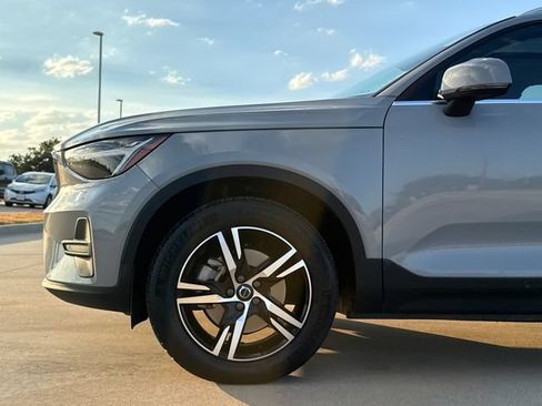 Used 2024 Volvo XC40 B5 Core AWD/4WD image 5