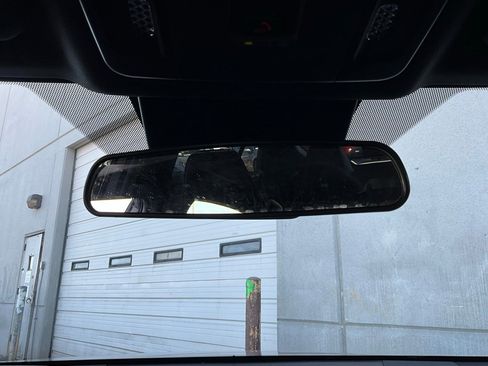 Used 2025 Toyota Camry SE image 18