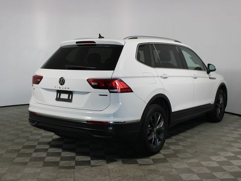 Used 2022 Volkswagen Tiguan SE w/ Panoramic Sunroof Package AWD/4WD image 6