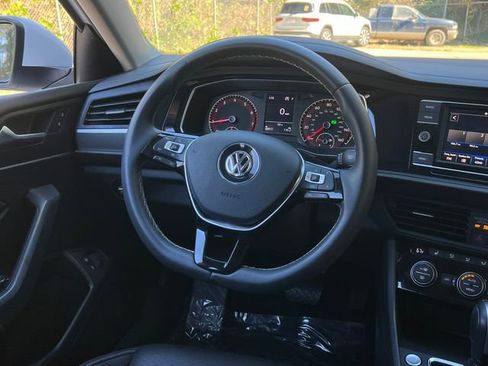 Used 2021 Volkswagen Jetta SE image 17