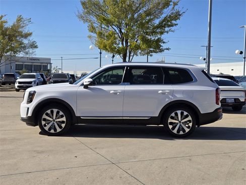 Used 2022 Kia Telluride EX w/ EX Premium Package image 12