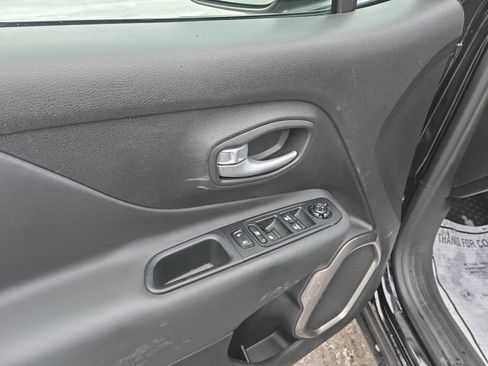 Used 2023 Jeep Renegade Latitude image 25