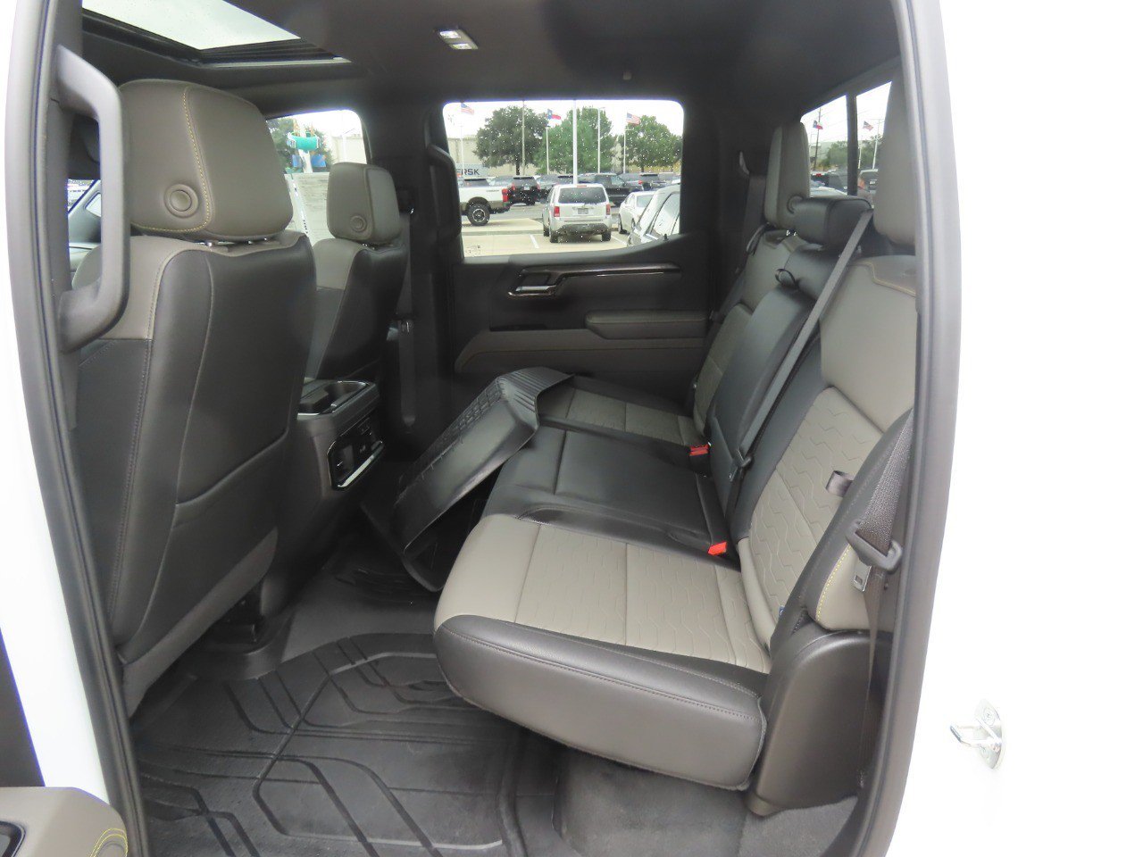 Used 2024 Chevrolet Silverado 1500 ZR2 w/ Technology Package AWD/4WD image 20
