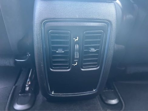 Used 2021 Jeep Grand Cherokee Laredo image 27