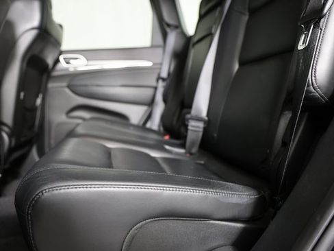 Used 2018 Jeep Grand Cherokee Limited image 9