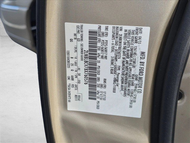 Used 2011 Lincoln Town Car Signature Limited RWD image 14