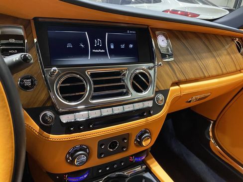 Used 2021 Rolls-Royce Dawn RWD image 8