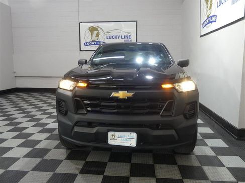 Used 2024 Chevrolet Colorado W/T image 2
