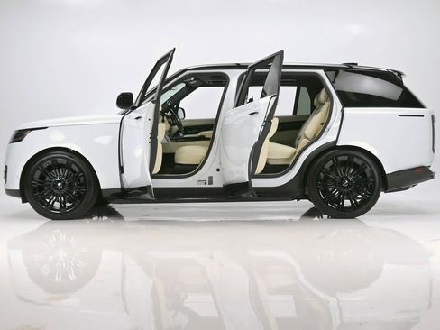 Used 2025 Land Rover Range Rover Long Wheelbase Autobiography image 9