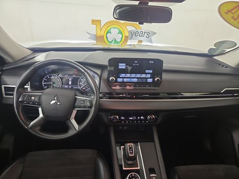 Used 2024 Mitsubishi Outlander SE image 12