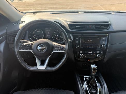 Used 2018 Nissan Rogue SV FWD image 11