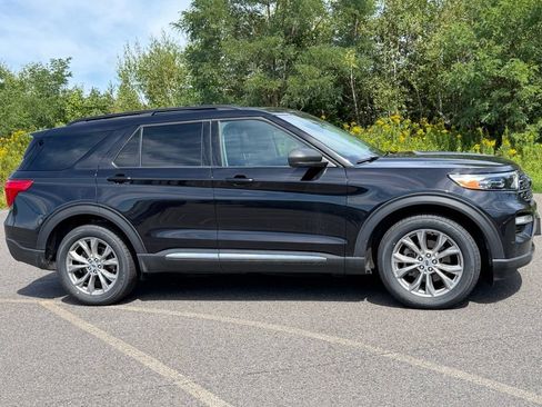 Used 2024 Ford Explorer XLT w/ Equipment Group 202A AWD/4WD image 24