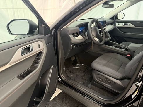 New 2025 Ford Explorer Active image 21