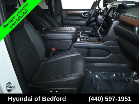 Used 2025 GMC Yukon Denali AWD/4WD image 40