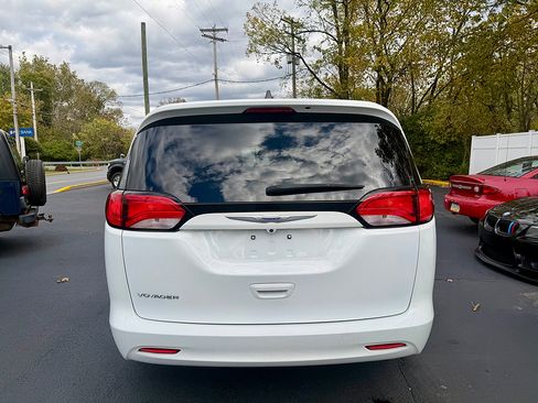 Used 2020 Chrysler Voyager L FWD image 8