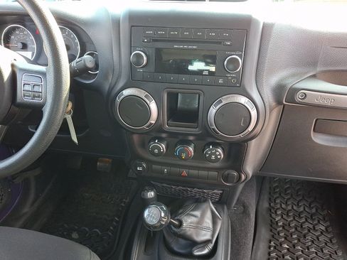 Used 2018 Jeep Wrangler Sport AWD/4WD image 15