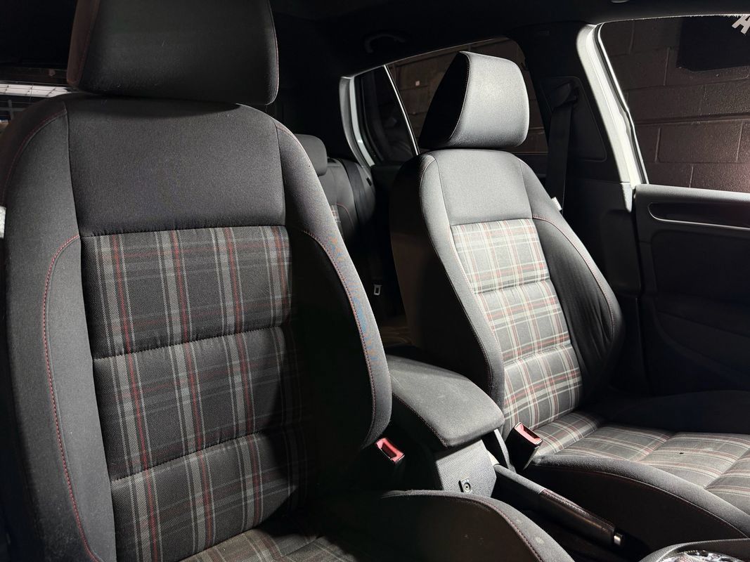 Used 2010 Volkswagen GTI 4-Door FWD image 17