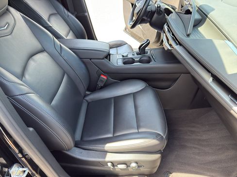 Used 2024 Cadillac XT4 Premium Luxury image 29