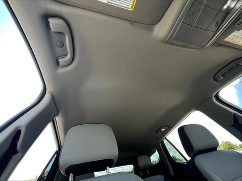 Used 2023 GMC Terrain SLE w/ Driver Convenience Package image 21