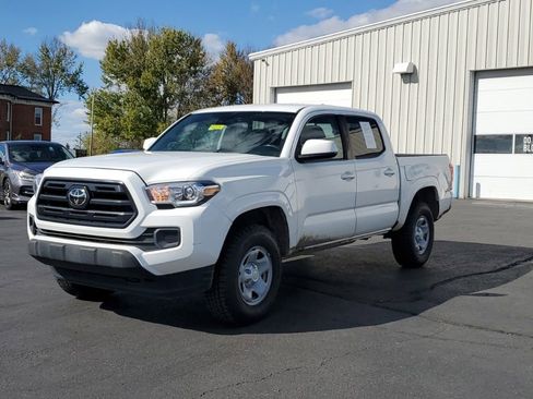 Used 2019 Toyota Tacoma SR image 3