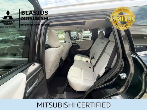 Used 2025 Mitsubishi Outlander AWD image 31