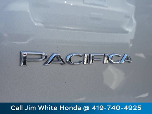 Used 2018 Chrysler Pacifica Touring-L w/ Premium Audio Group FWD image 15