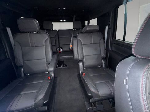 Used 2022 Chevrolet Suburban RST w/ Sport Performance Package image 18