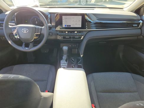 Used 2025 Toyota Camry LE image 13