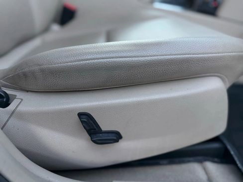 Used 2010 Mercedes-Benz GLK 350 4MATIC image 23