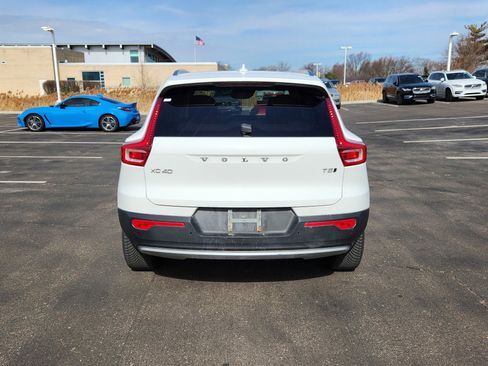 Used 2019 Volvo XC40 T5 Momentum image 5