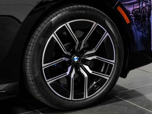 Used 2023 BMW i7 xDrive60 AWD/4WD image 48
