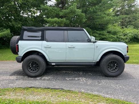 Used 2024 Ford Bronco Outer Banks AWD/4WD image 2